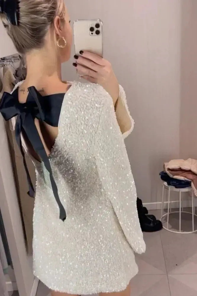 Effortlessly Elegant Dress with a Timeless Design