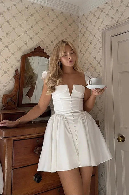 Beautifully Finished Dress in a Timeless Design