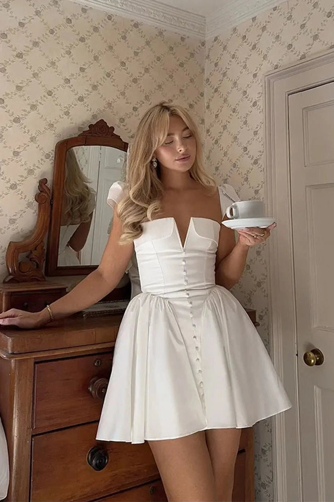 Beautifully Finished Dress in a Timeless Design