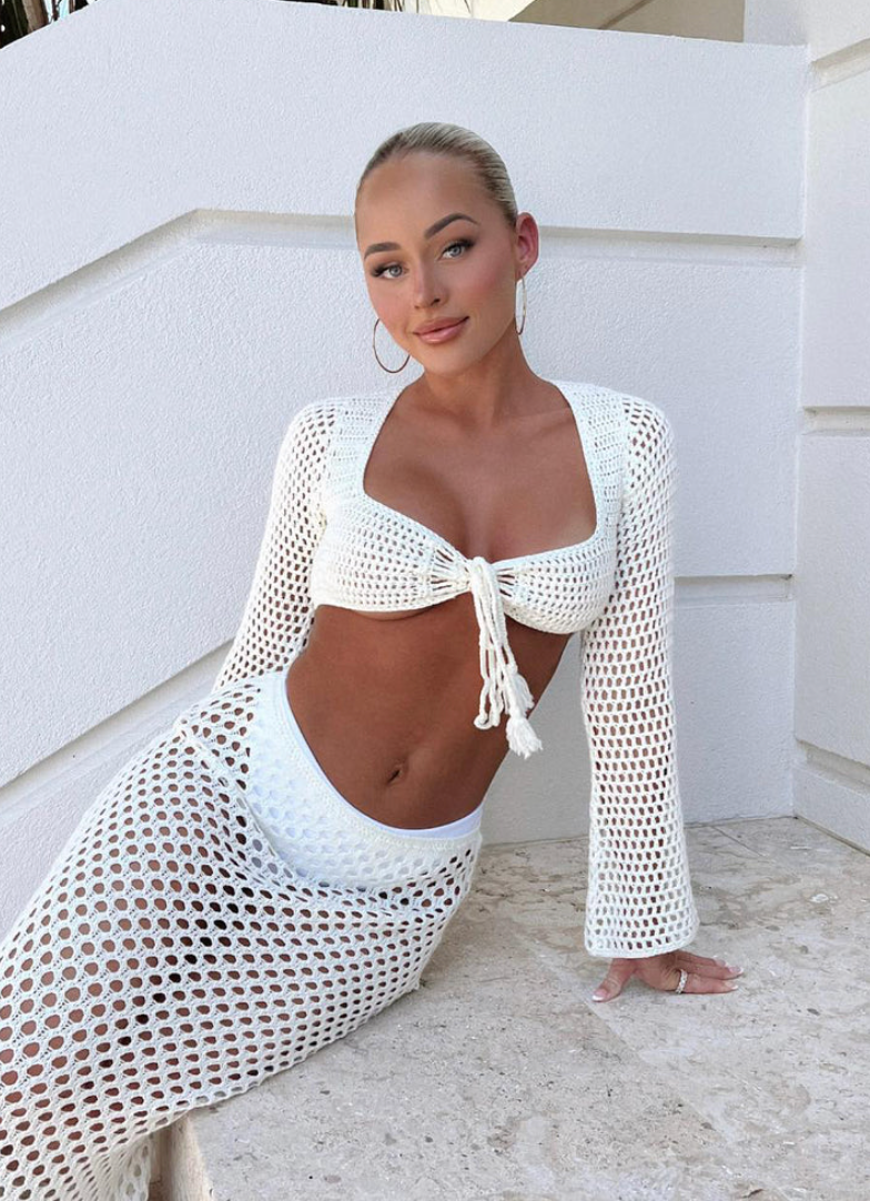 Beautifully Finished Top in a Timeless Design