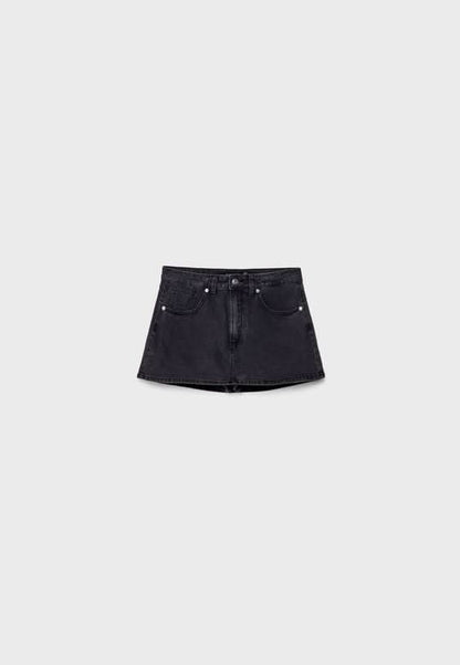 Effortlessly Elegant Garment with a Timeless Design
