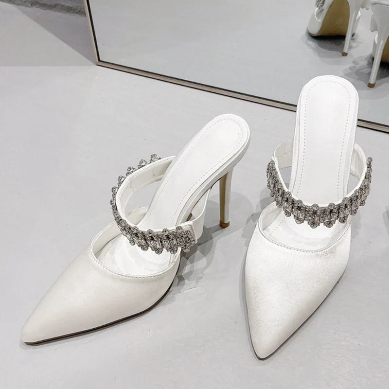 Beautifully Finished Heels in a Timeless Design