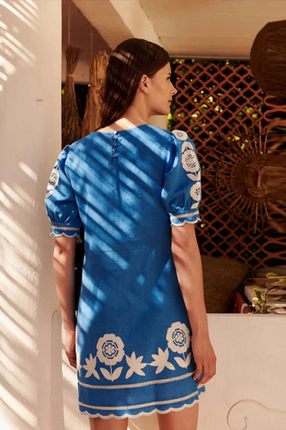 Classic Vintage Dress with a Flattering Fit