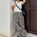 Effortlessly Elegant Pants with a Timeless Design