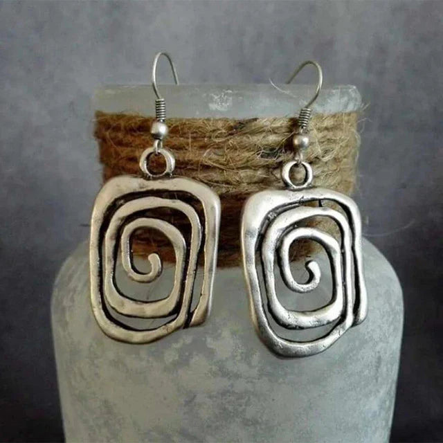 1+1 Offer: Spiral Earrings in Silver + Silver Flower Ring