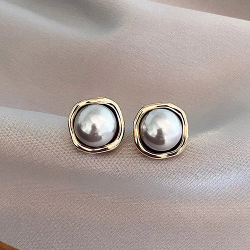 1+1 Offer: White Opal Golden Bracelet + Black Pearl Earrings