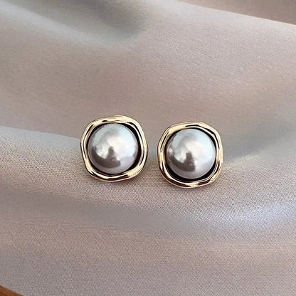 Minimal Black Pearl Studs