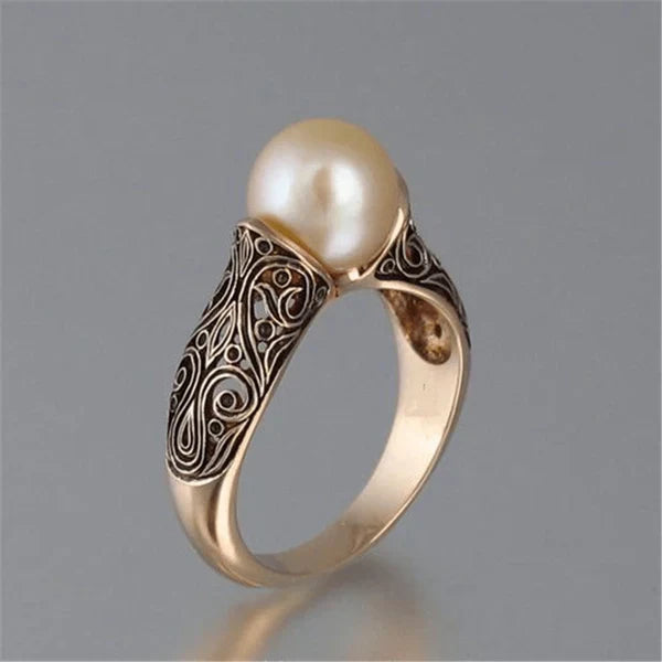 1+1 Offer: Gold Pearl Earrings + Gold Ring With a Fancy Pearl
