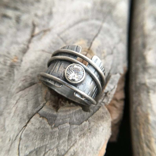 Anillo con Incrustación de Cristal Vintage en Plata