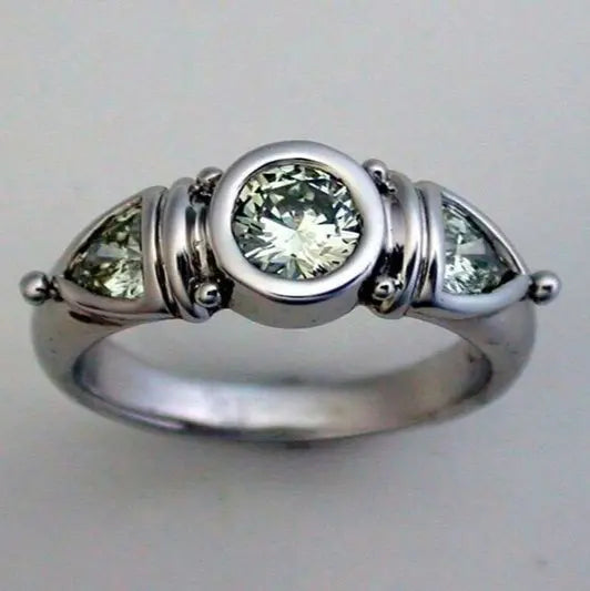 Ring With Green Crystal in Silver